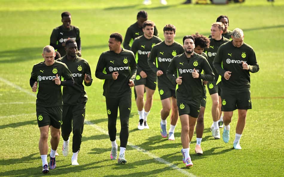 jogadores-borussia-dortmund-scaled-aspect-ratio-512-320