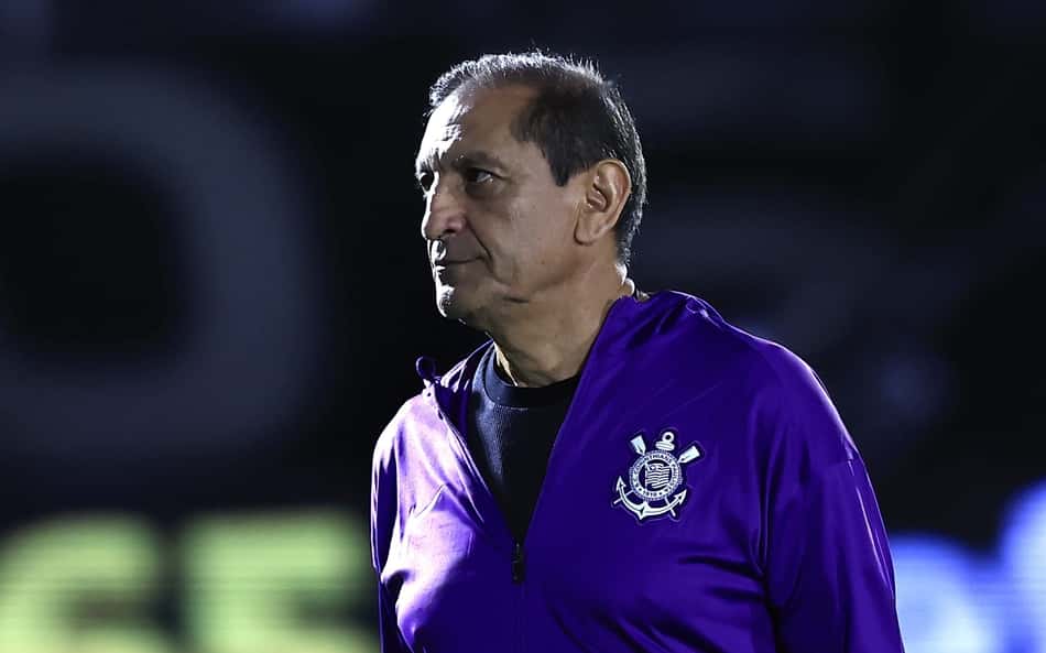 Campeão pelo Corinthians não perdoa Ramón Díaz após derrota: 'Cenário é triste'