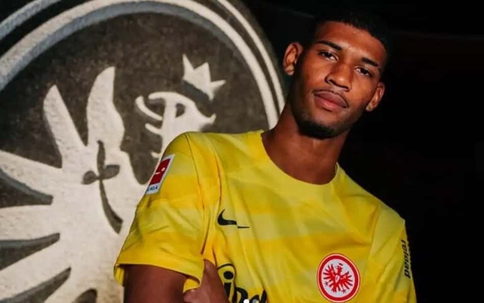 Ex-Flamengo, Kauã Santos celebra boa fase no Frankfurt e revela peso da Liga Europa