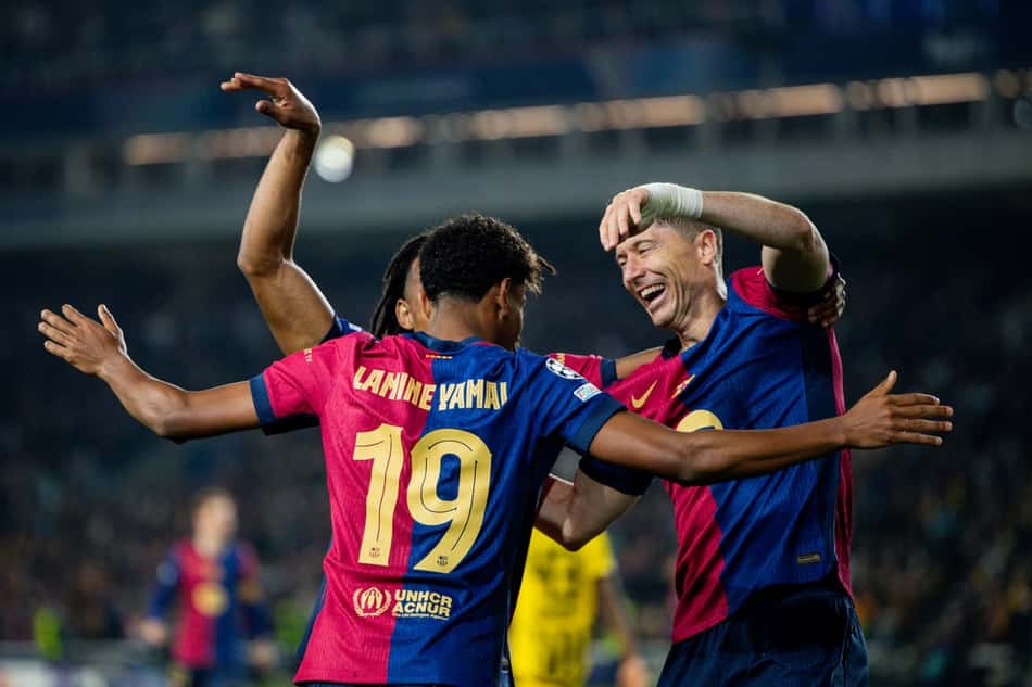 Lamine Yamal e Robet Lewandowski comemorando gol contra o Borussia Dortmund pela Champions