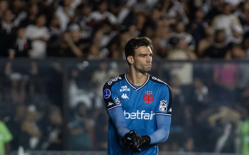 Vasco sofre com gols contra na temporada; o que explica?