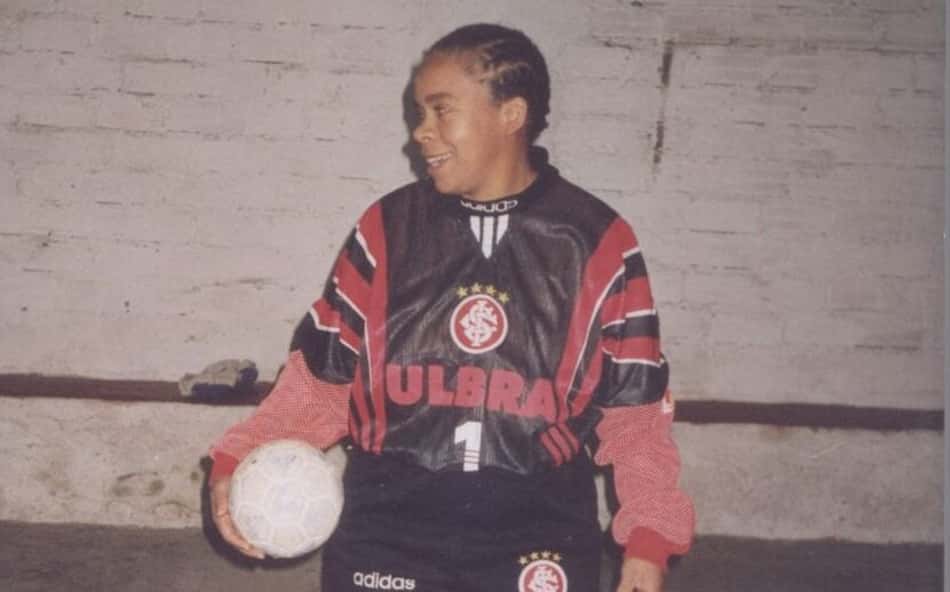 Dia do Goleiro: conheça Líria Lúcia, primeira goleira negra do Inter