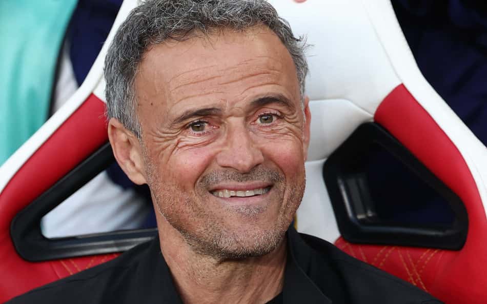 Luis Enrique aprova relação com torcida do PSG: 'Não me pedem para ganhar a Champions'