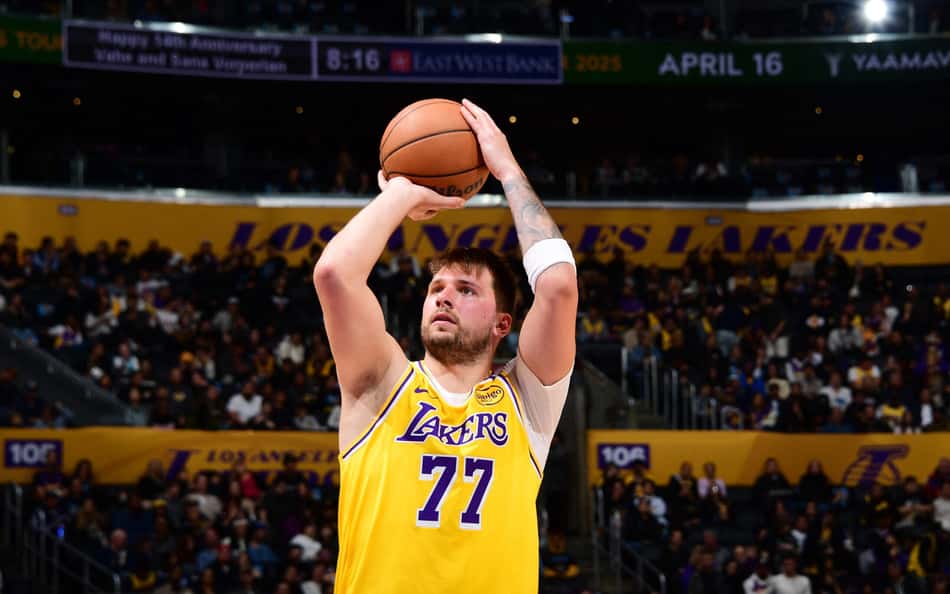 Lakers e Mavericks se reencontram pela segunda vez após troca polêmica