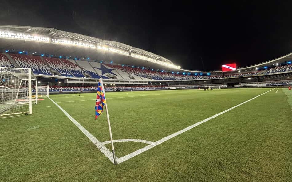Escalações de Bahia e Paysandu: times entram em campo cheios de mudanças