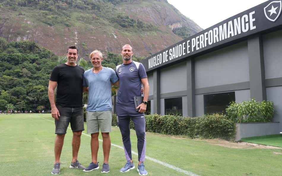 Empresário que negociou Loco Abreu e Fausto Vera estreita laços com Vasco e Botafogo