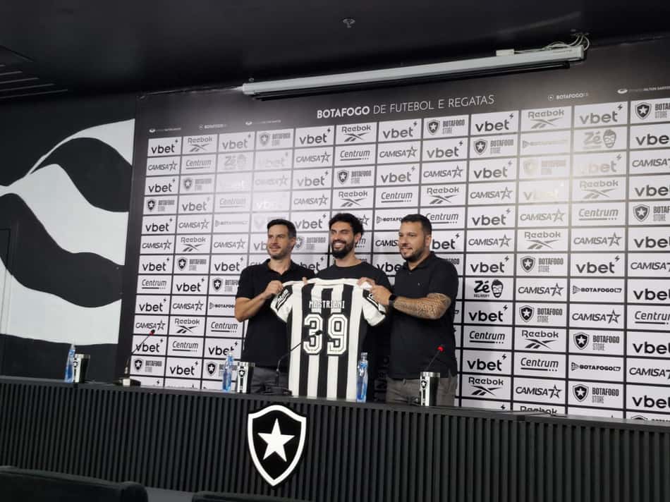 Mastriani foi apresentado no Botafogo