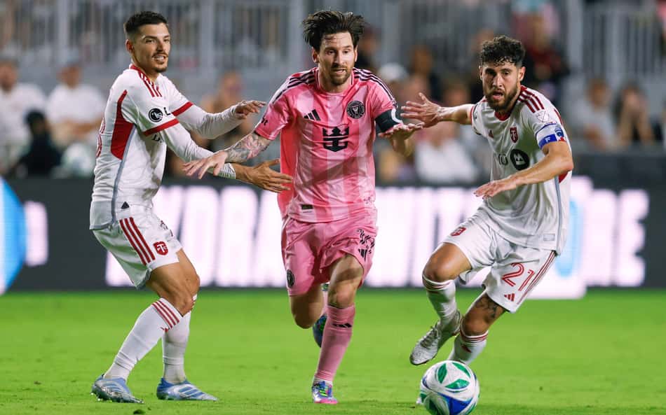 messi-inter-miami-x-toronto-scaled-aspect-ratio-512-320