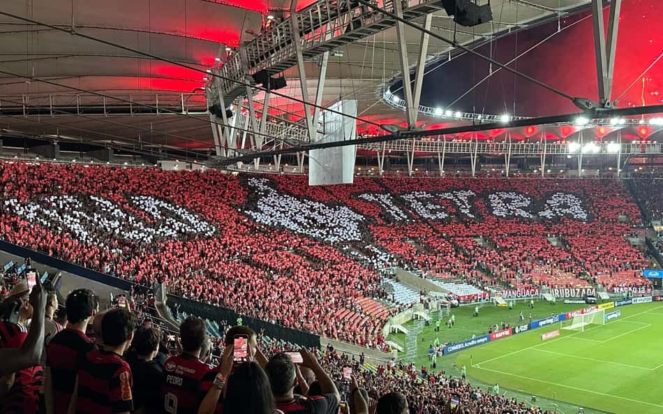 Jornalista critica torcida do Flamengo em derrota na Libertadores: 'Flaselfie'