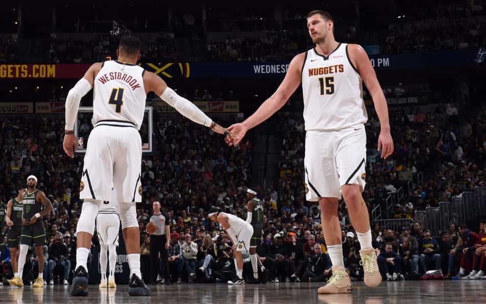 Em trágica derrota do Nuggets, Jokic anota triplo-duplo e mais um recorde na NBA