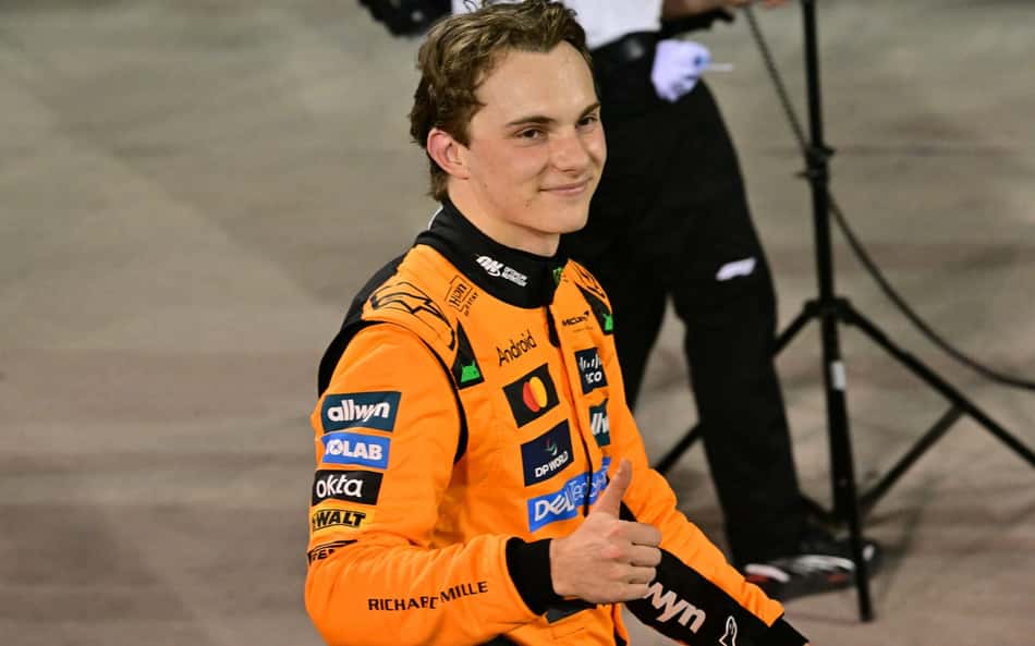 Oscar Piastri comemora pole no Bahrein, mas admite rivais 'mais próximos que gostaria'