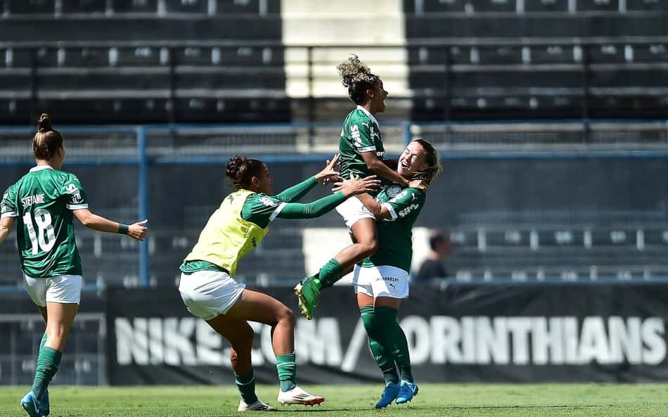 Palmeiras vira no fim e vence Corinthians pelo Brasileirão Feminino
