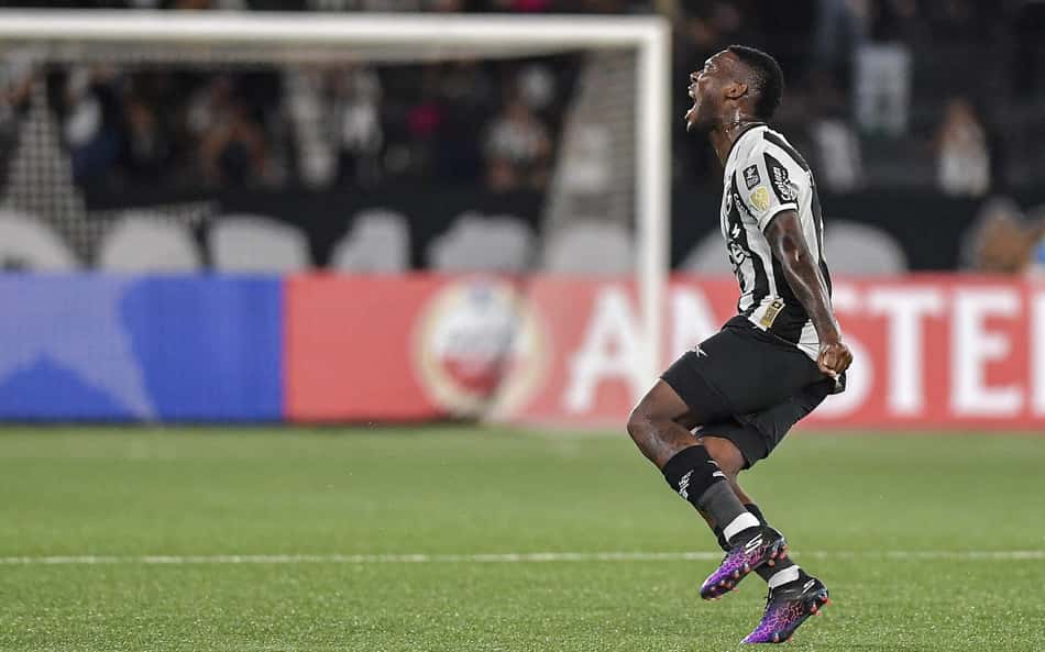 Patrick de Paula vira o reserva que resolve no Botafogo