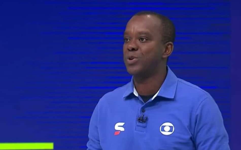 PC Oliveira discorda da arbitragem em lance de gol na rodada do Brasileirão