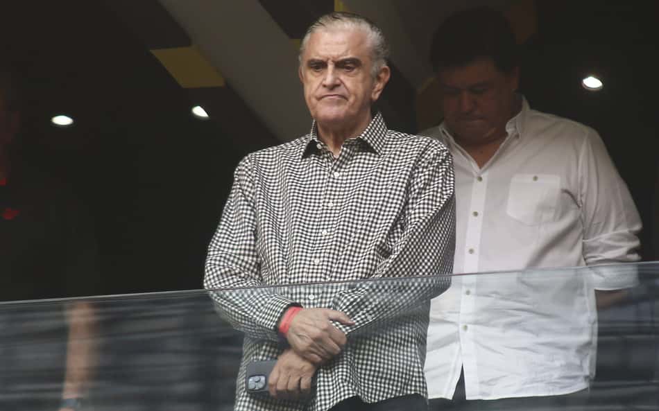 Jovem promessa troca Athletico pelo Santos e é criticado por Petraglia