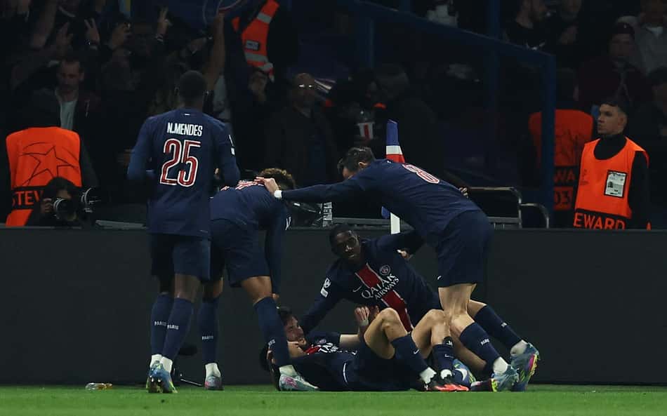Jogos de hoje: o PSG vai ao Villa Park enfrentar o Aston Villa em busca da vaga nas semifinais da Champions League (Foto: FRANCK FIFE / AFP)