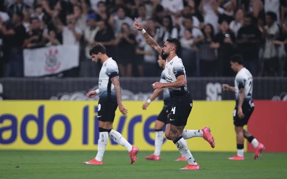 Torcedores do Corinthians se revoltam com titular após gol do Huracán