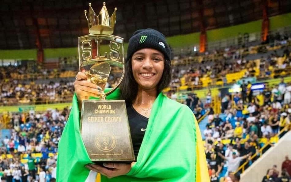Rayssa Leal mostra manobras em preparação para o SLS em Miami