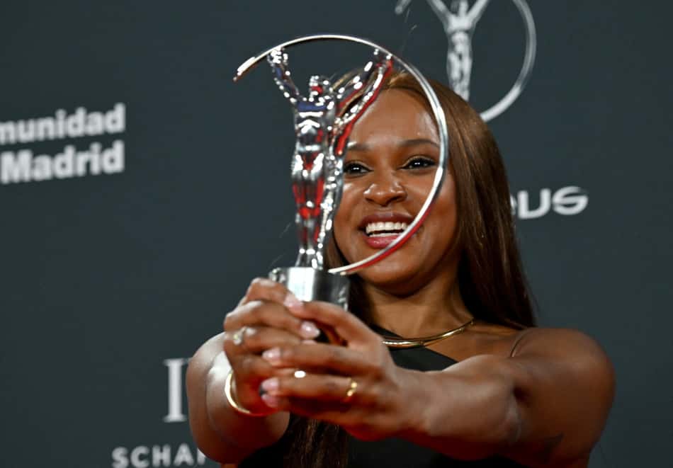 Rebeca Andrade recebe Prêmio Laureus de 'Retorno do Ano'