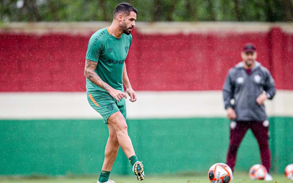 Após lesão, Renato Augusto treina normalmente pelo Fluminense