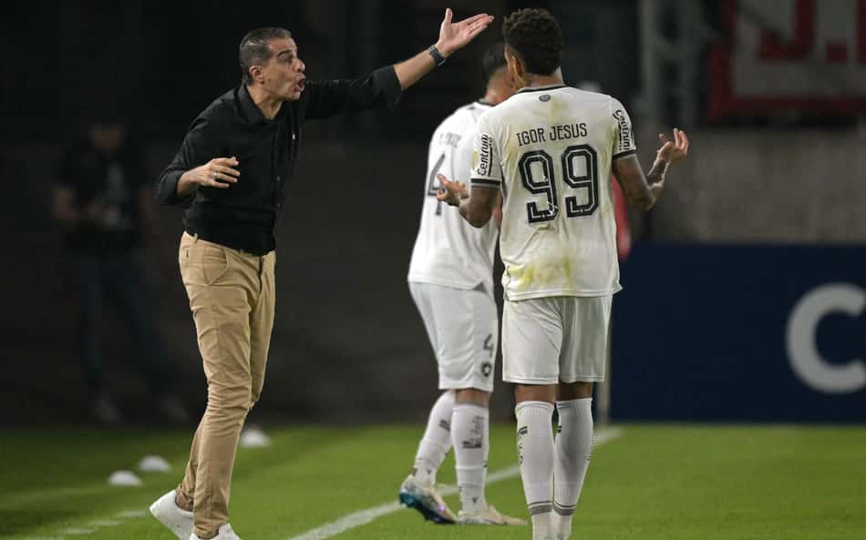 Técnico do Botafogo culpa 'fase estranha' após novo tropeço do time