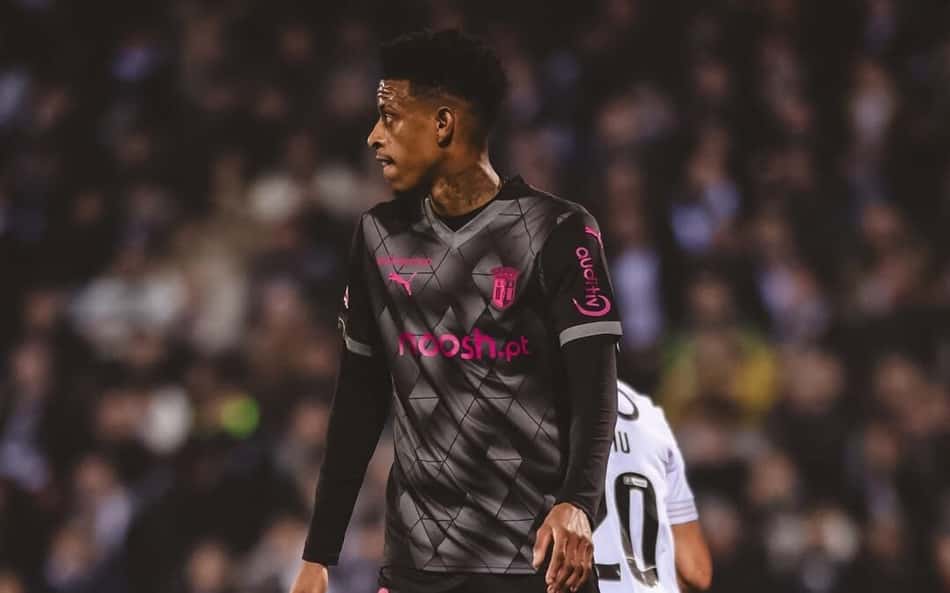 Destaque na Europa, Robson Bambu compara realidade com o futebol brasileiro: 'Diferença clara'