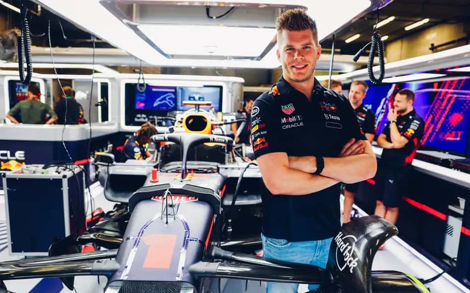 rudy-van-buren-red-bull-max-verstappen-aspect-ratio-512-320
