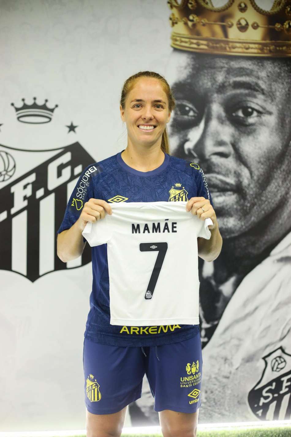 Ketlen celebra primeira gravidez com companheiras de elenco do Santos. (Foto: Reinaldo Campos/Santos FC)