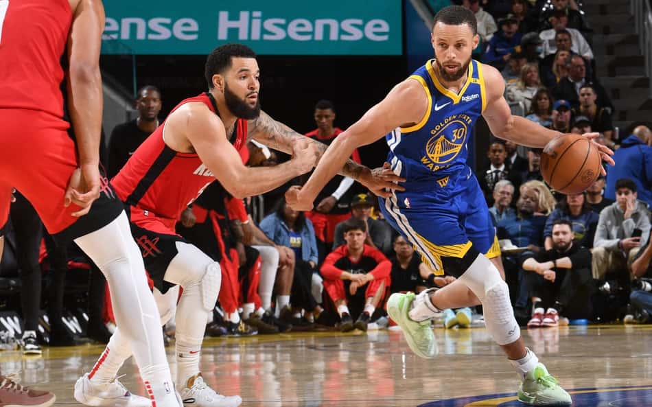 Técnico do Rockets ironiza faltas em Curry após vitória sobre Warriors