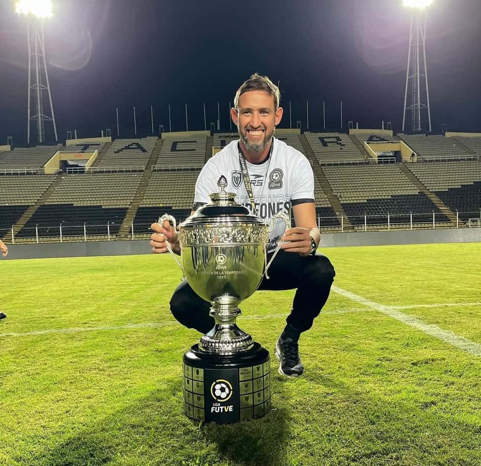 tecnico com taça tachira