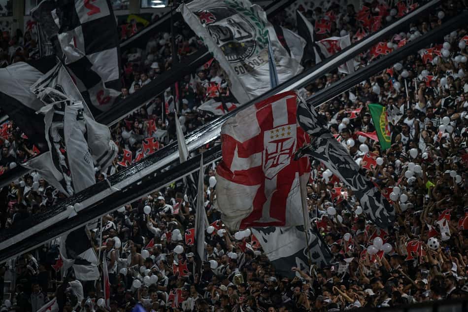 Vasco e Botafogo se manifestam em aniversário do 31 de março