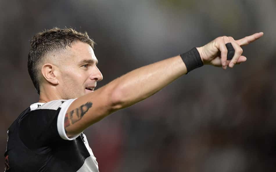 'É o meu trabalho', diz Vegetti, após marcar dois gols para o Vasco