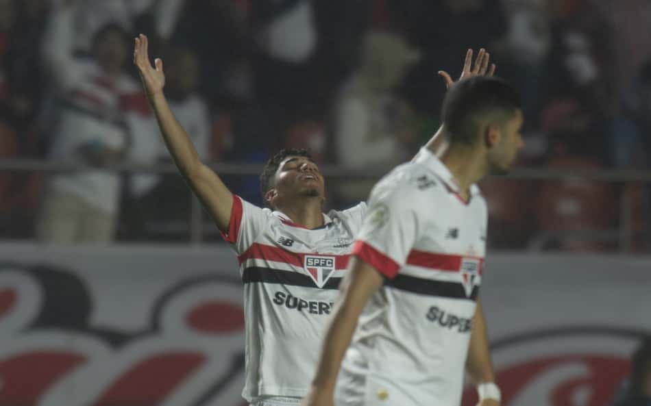Ex-jogadores de Flamengo e São Paulo entram em processo disciplinar em Portugal após festa