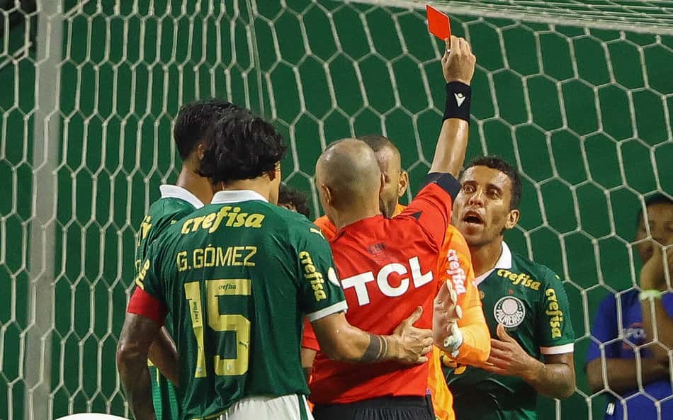 Defensor sofre nova lesão, e Palmeiras tem problema para sequência no Brasileirão