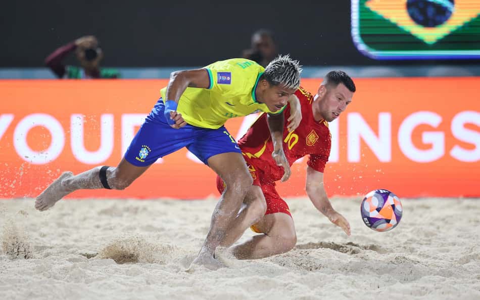 Brasil defende escrita contra Portugal na Copa de futebol de areia