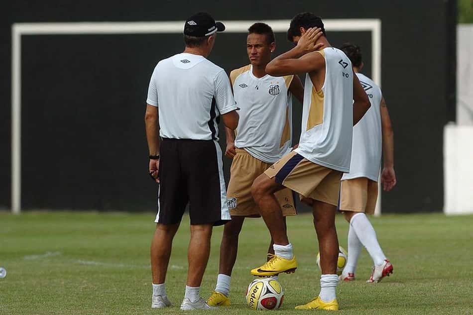 Dorival Jr ao lado de Neymar e Ganso