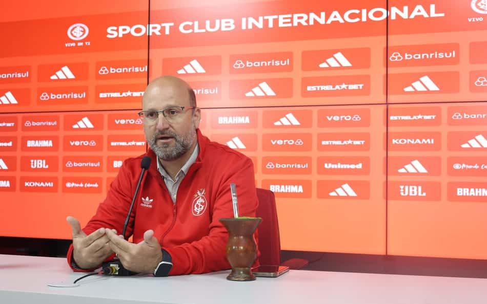 Vice de futebol do Internacional protesta contra arbitragem após derrota na Neo Química Arena
