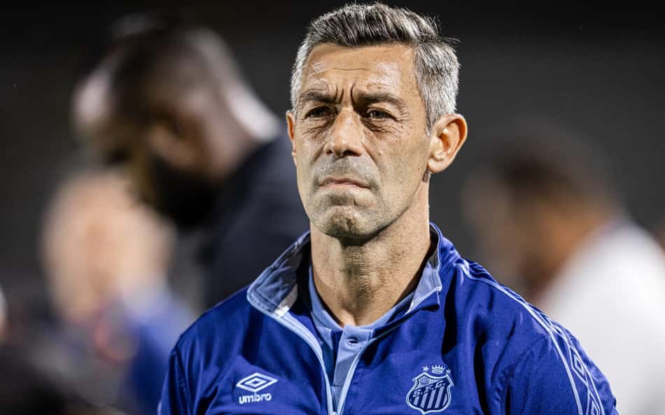 Pedro Caixinha aciona Santos na Fifa por multa rescisória milionária
