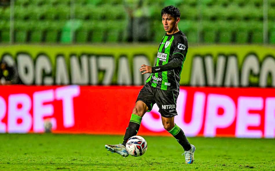 STJD suspende jogador do América-MG por cinco partidas em caso de injúria racial
