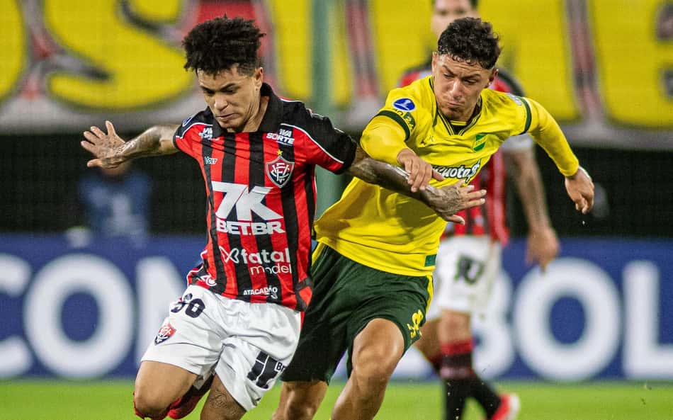 Vitória e Defensa y Justicia fazem jogo de desesperados na Sul-Americana