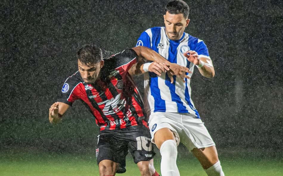 Carpini escala Vitória com time alternativo para 'decisão' na Sul-Americana