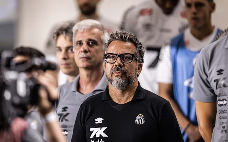 Com calendário livre, Cléber Xavier busca soluções para recuperação do Santos