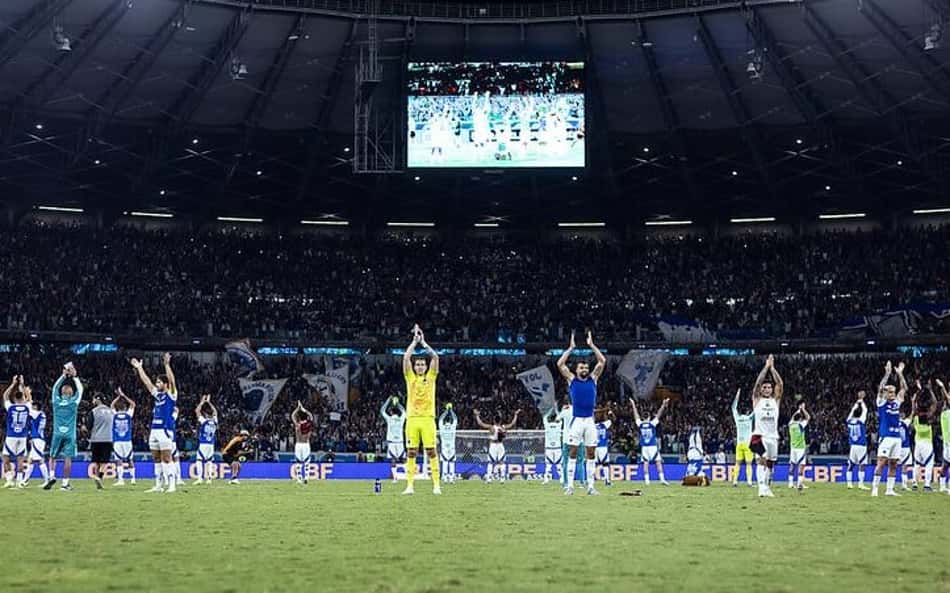 Torcedores do Cruzeiro são agredidos por policiais no Mineirão