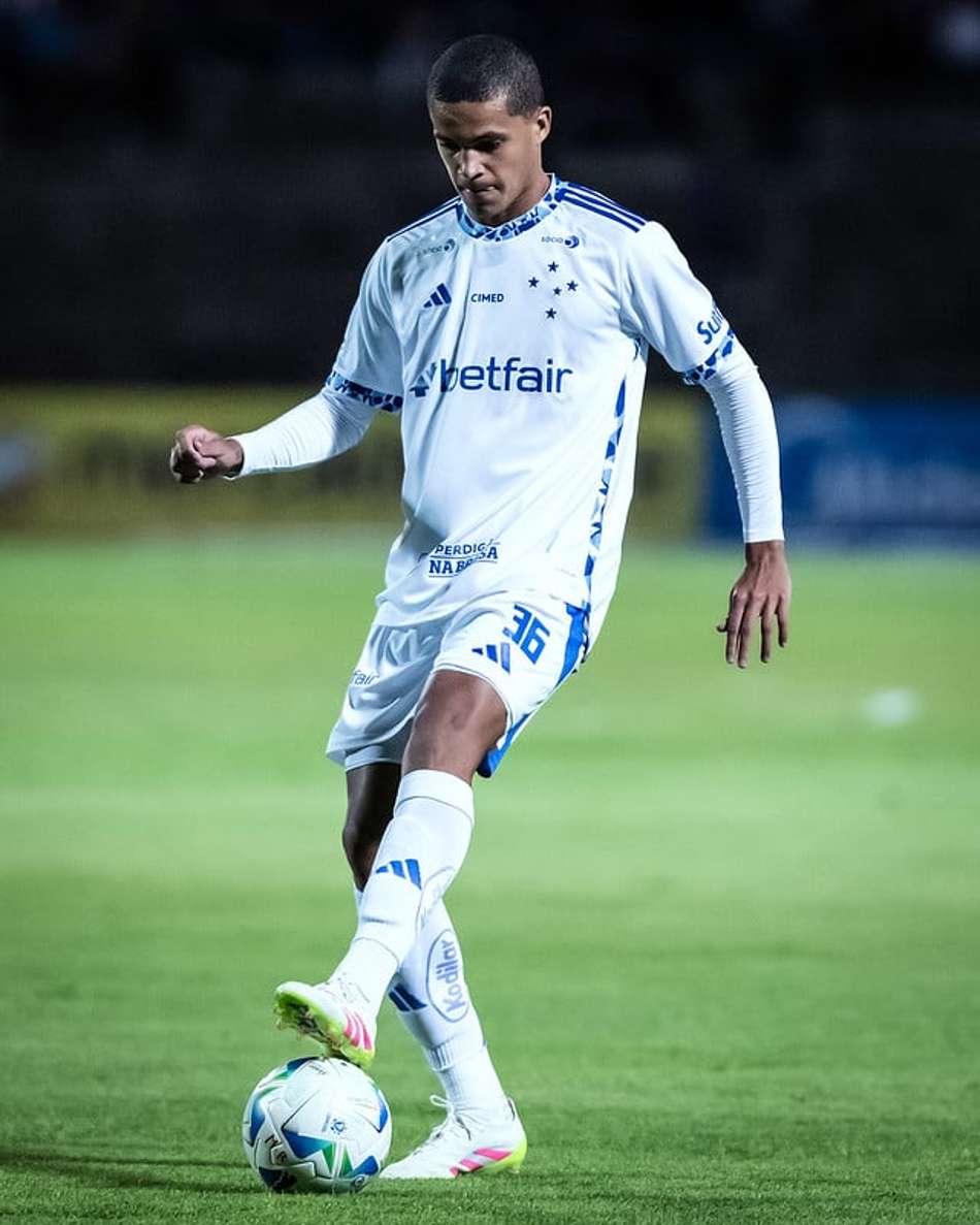 Lateral esquerdo, Kauã Prates, de 16 anos, estreia no Cruzeiro contra o Mushuc Runa (Foto: Gustavo Aleixo/Cruzeiro)