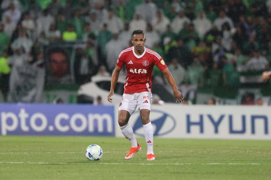 Fernando, volante o Internacional 