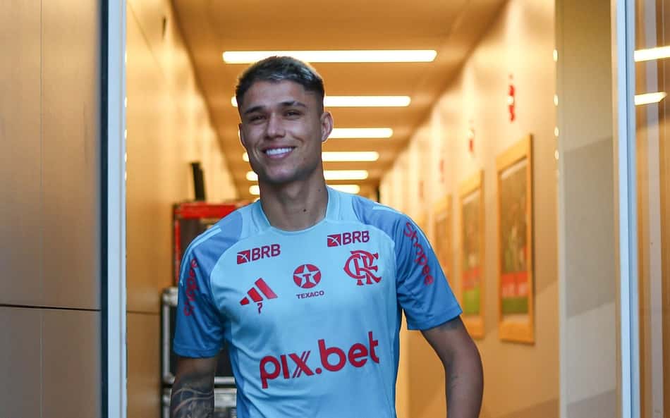 Assista ao vivo à entrevista do atacante Luiz Araújo, do Flamengo