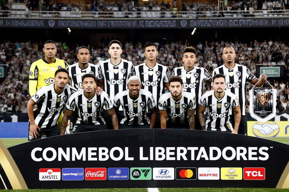 Time do Botafogo antes de partida contra o Estudiantes ( Foto: Vitor Silva/Botafogo)