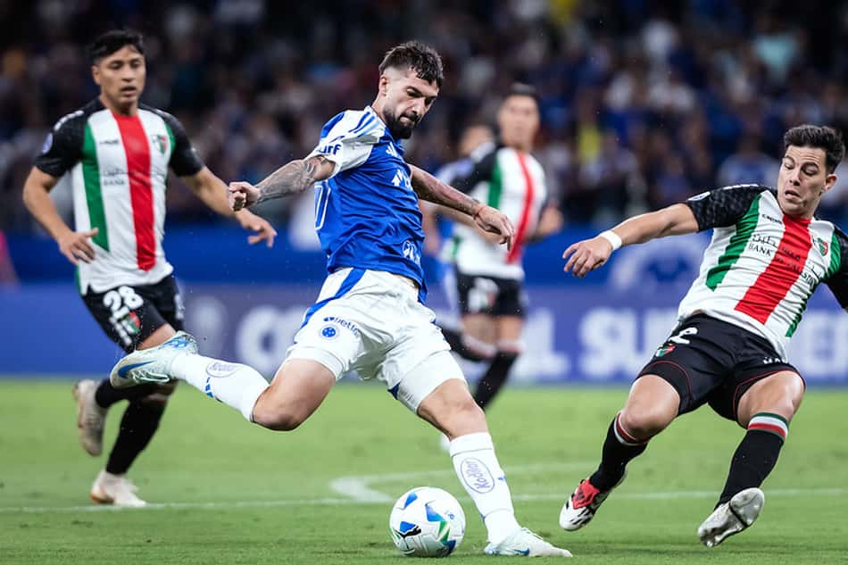 Lautaro Diaz, do Cruzeiro, em jogo contra o Palestino, no Mineirão (Foto: Gustavo Aleixo/Cruzeiro)