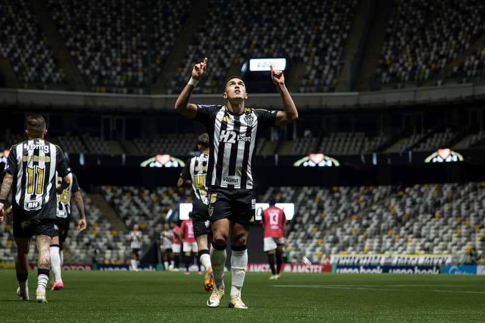 Cuello comemora gol do Atlético-MG (Foto: Pedro Souza / Atlético)