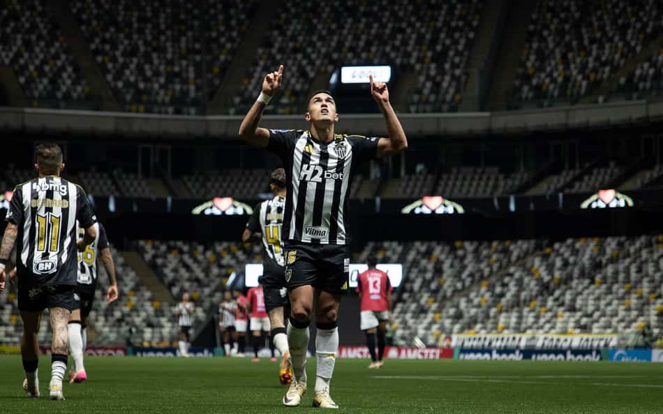 Melhores momentos: Atlético-MG domina Caracas, empilha chances perdidas e vence